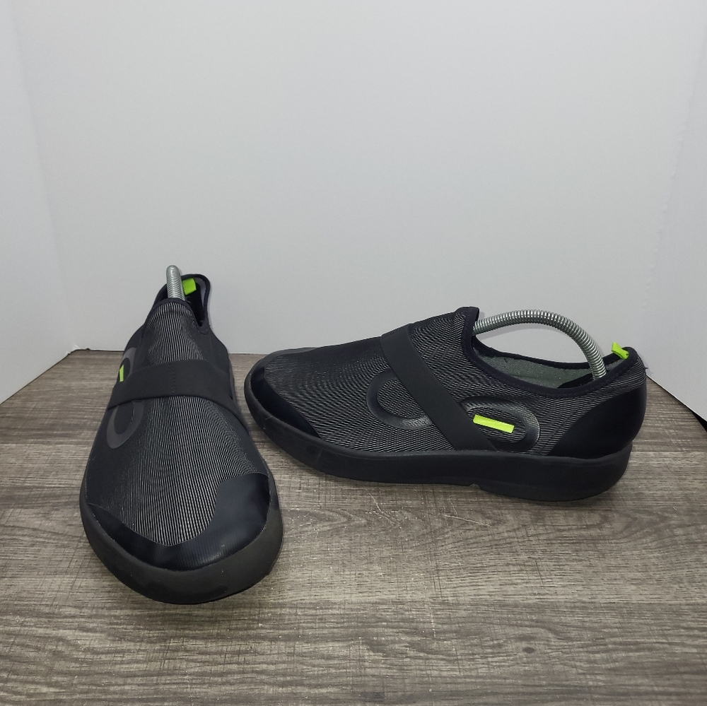 Oofos OOmg eeZee Low Shoes Mens Size 10 Comfort Slip On Sneaker Recovery Black